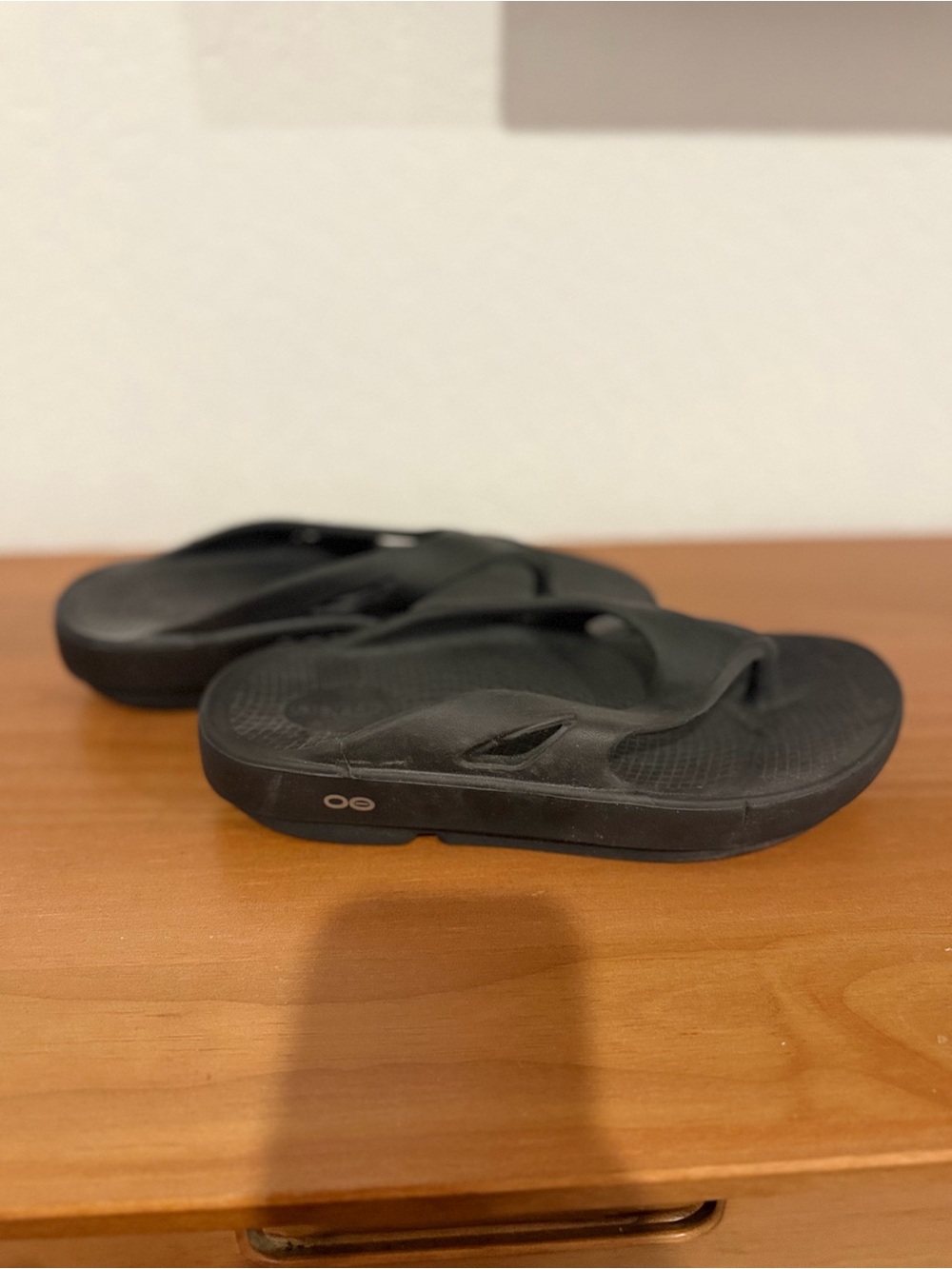 OOFOS Black Men’s Flip-Flops